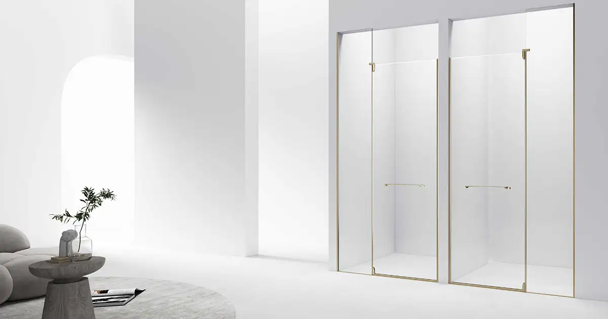 Cabin tắm kính giá rẻ thường sử dụng phụ kiện và vật liệu không đạt chuẩn, dễ gây rò nước, kẹt ray và giảm độ bền, dẫn đến chi phí sửa chữa cao hơn trong quá trình sử dụng.